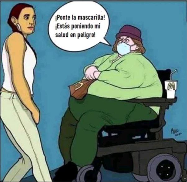 Mujer obesa enfadada porque una niña no lleva la mascarilla