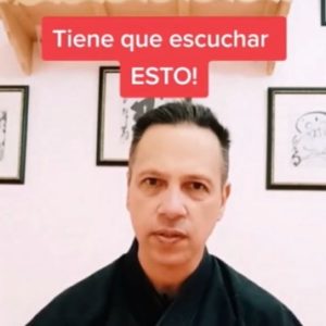 Karateca reflexionando